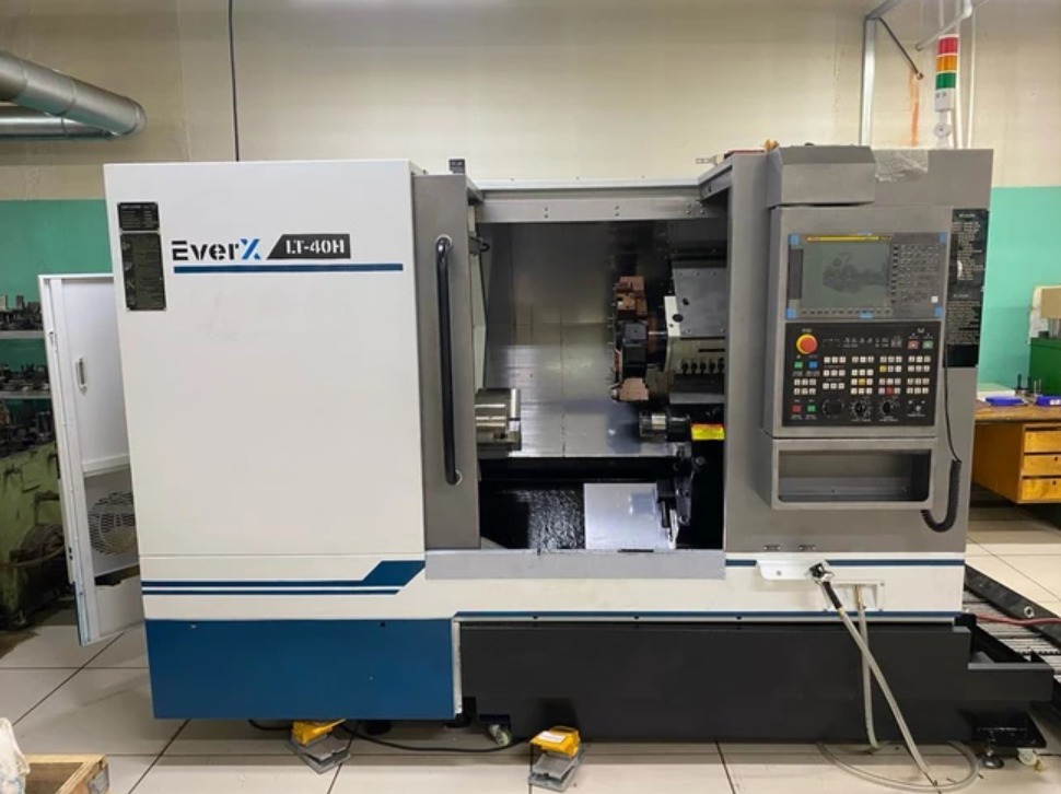 Токарный станок с приводным инструментом EverX LT-40H