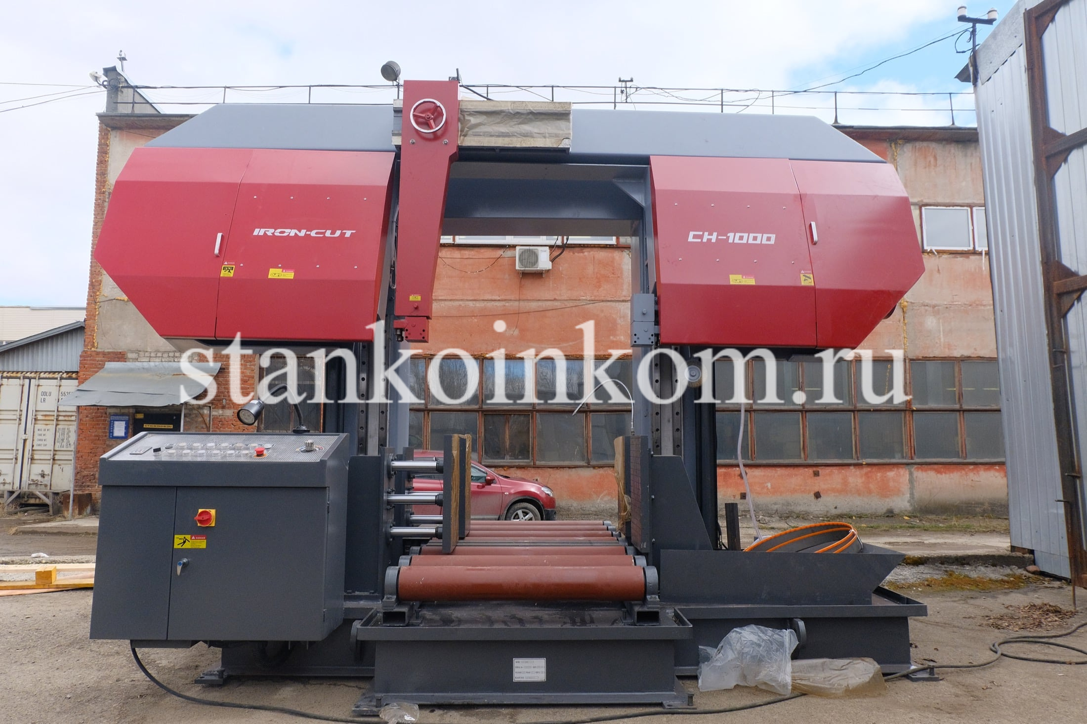 Колонный полуавтоматический ленточнопильный станок IRON-CUT CH-1000 (g42100) 