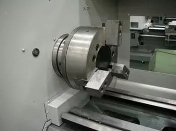 Токарный станок с ЧПУ DMTG CKE 6180 - 18.png