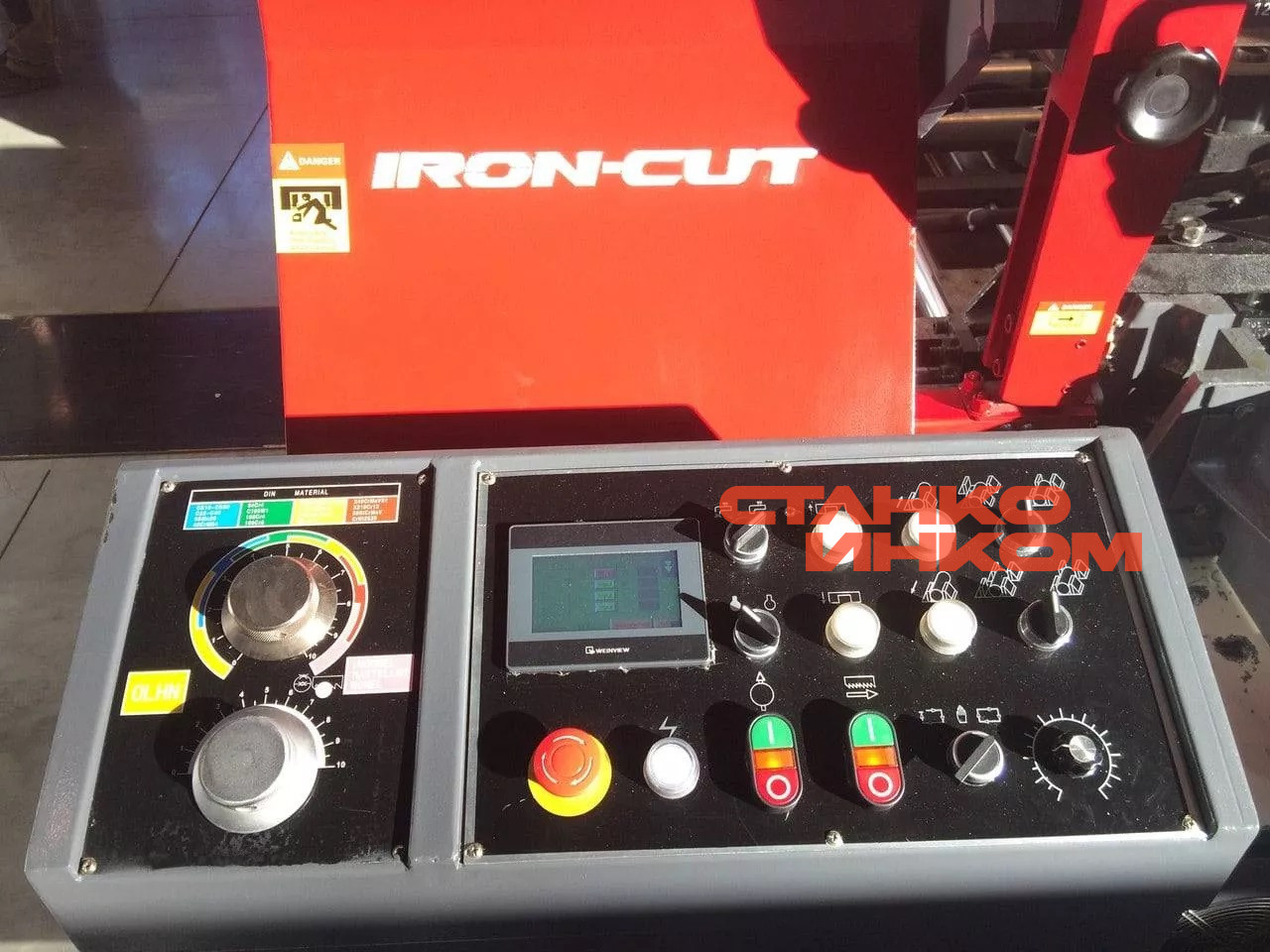 Колонный полуавтоматический ленточнопильный станок IRON-CUT CH-5085 (g4250/85) Колонный полуавтоматический ленточнопильный станок IRON-CUT CH-5085 (g4250/85)