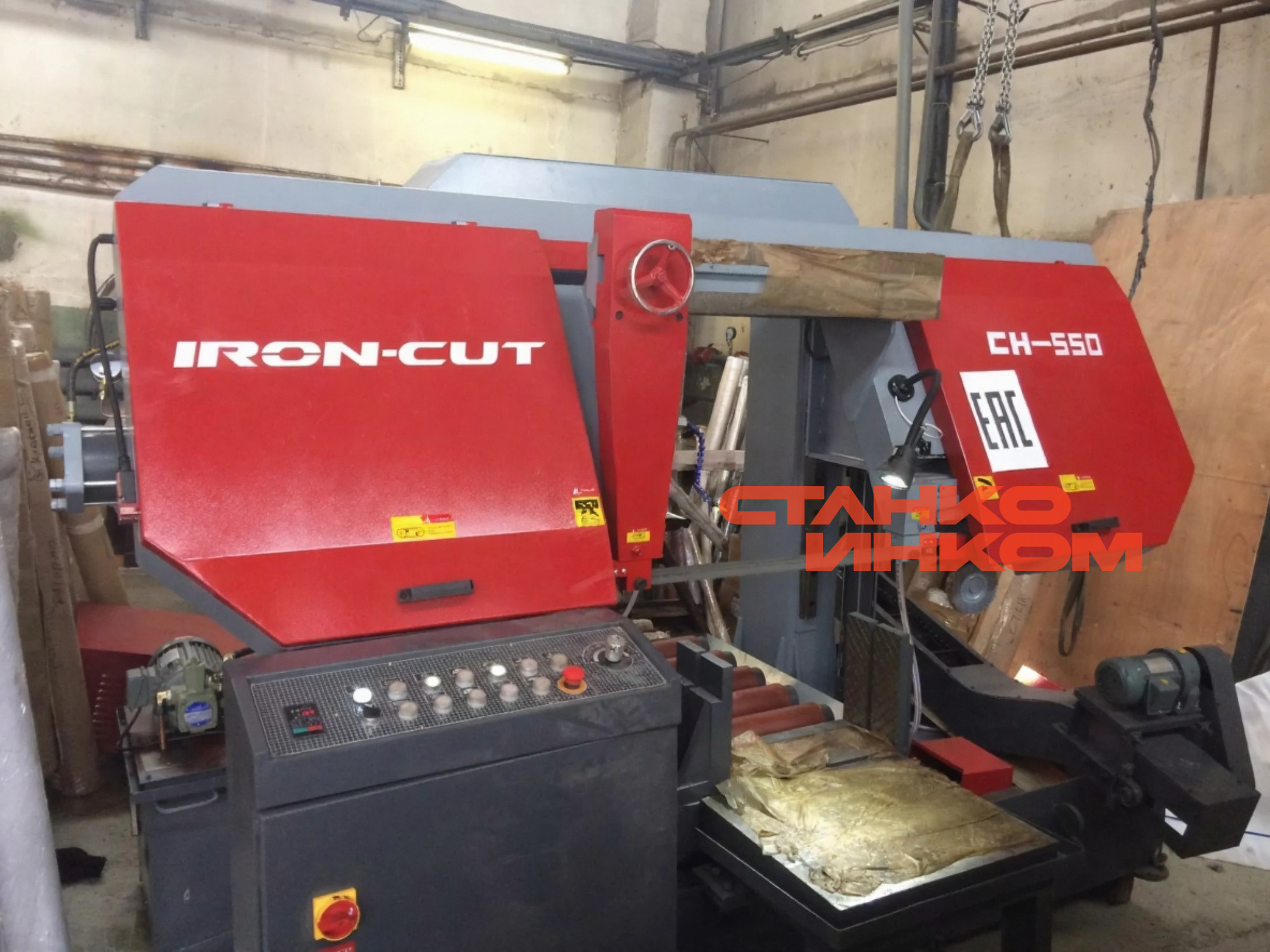 Полуавтоматический ленточнопильный станок IRON-CUT CH-550 Полуавтоматический ленточнопильный станок IRON-CUT CH-550