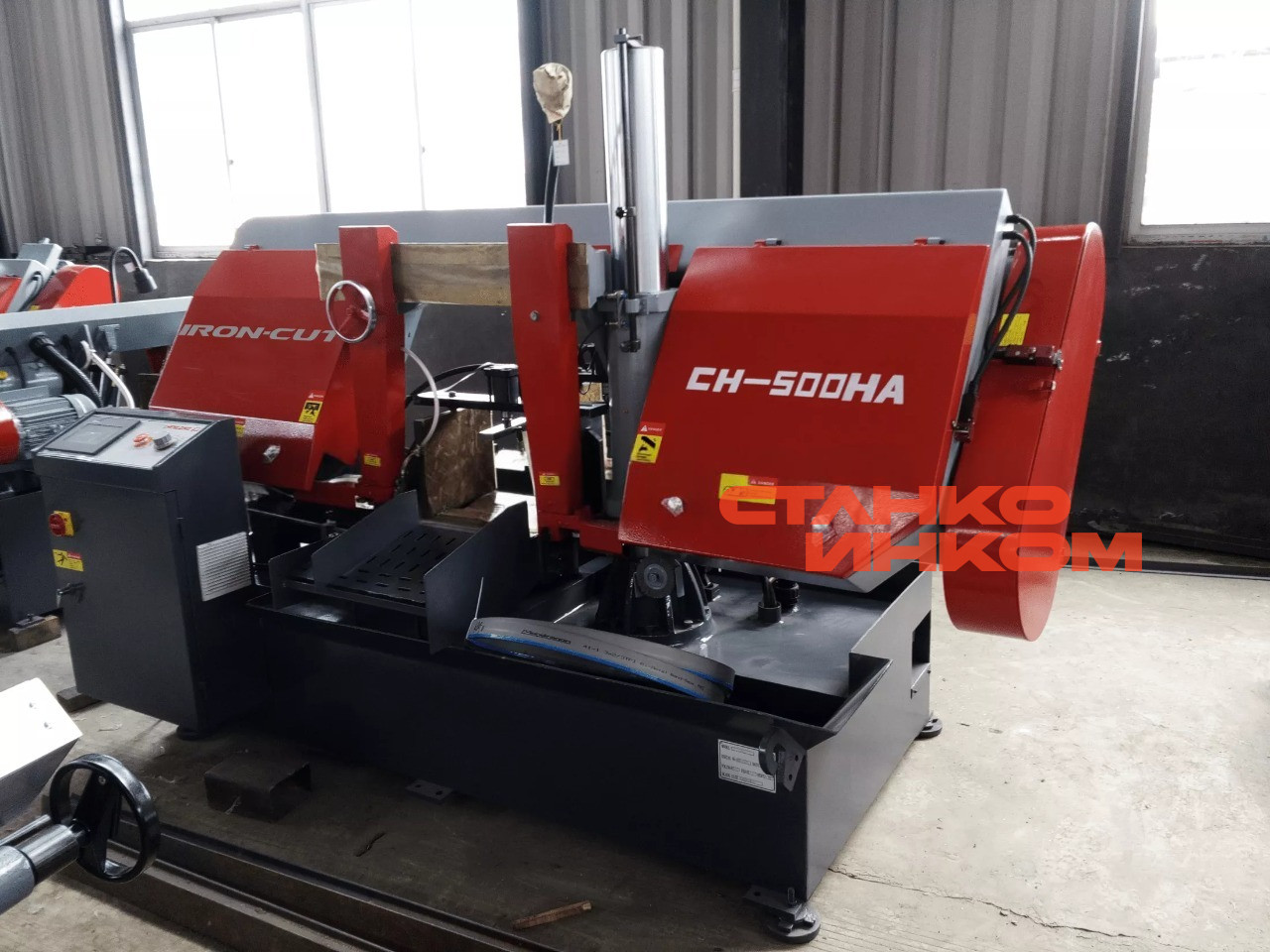 Автоматический колонный ленточнопильный станок IRON-CUT CH-530HA (CH-500HA gz4256) Автоматический колонный ленточнопильный станок IRON-CUT CH-530HA (CH-500HA gz4256)