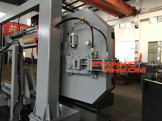 Полуавтоматический ленточнопильный станок IRON-CUT CH-650S