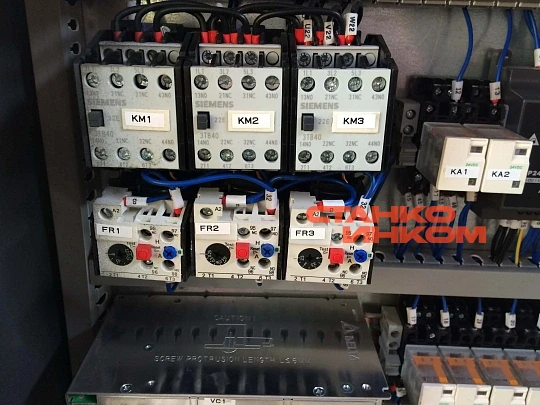 Колонный полуавтоматический ленточнопильный станок IRON-CUT CH-400