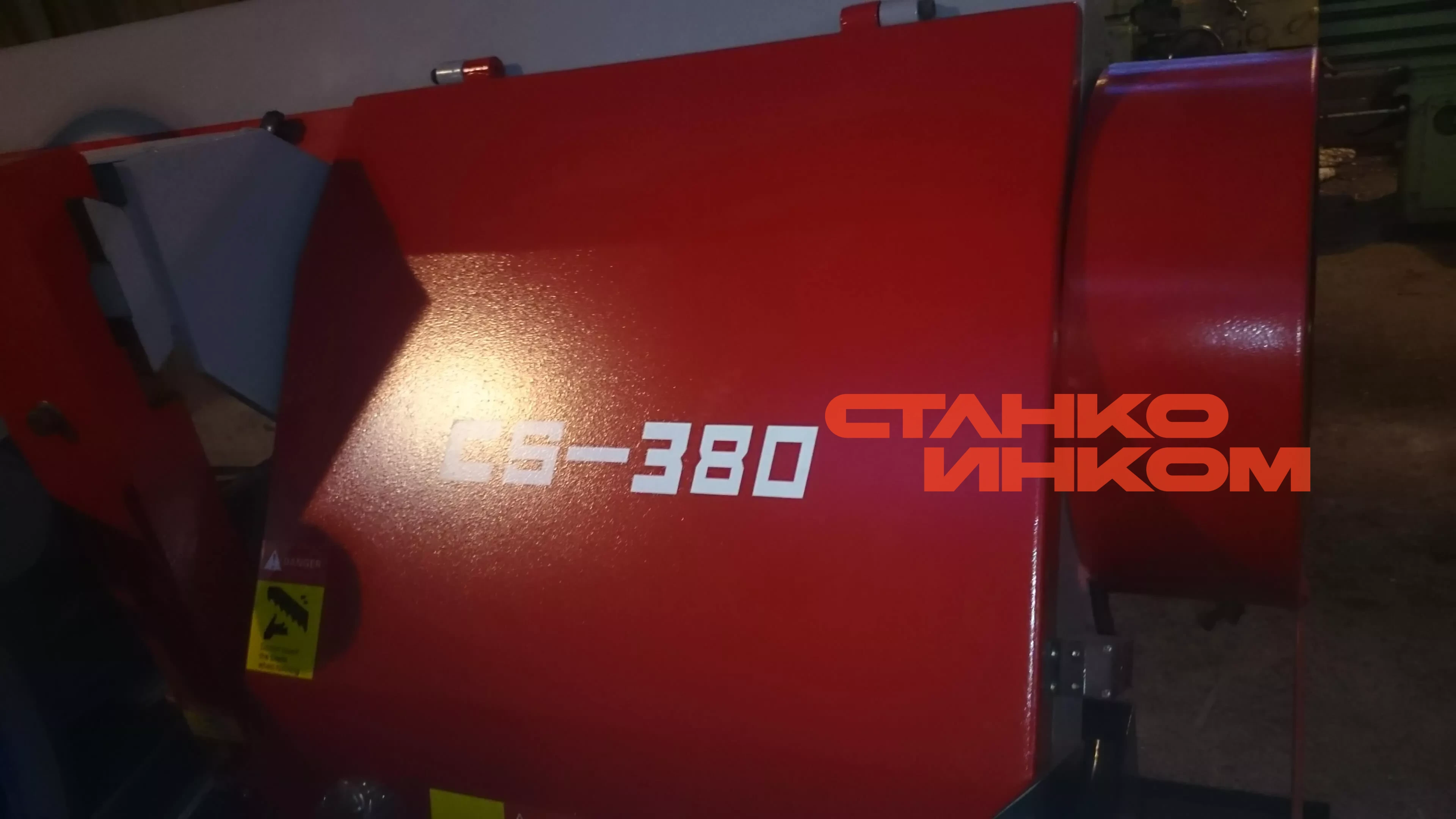 Консольный полуавтомат ленточнопильный станок IRON-CUT CS-380 (GW4038) Консольный полуавтомат ленточнопильный станок IRON-CUT CS-380 (GW4038)