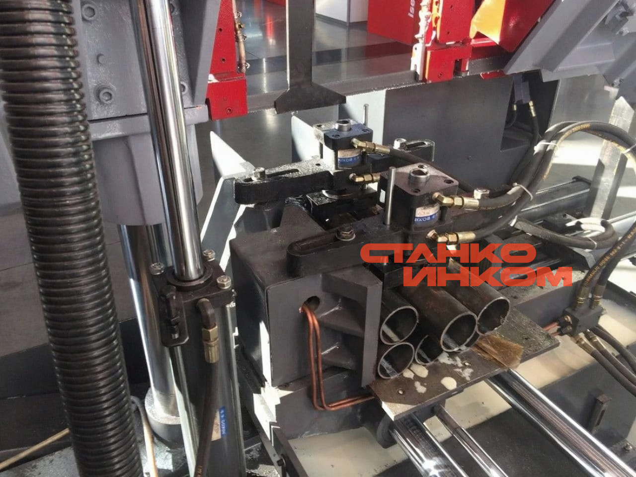 Колонный полуавтоматический ленточнопильный станок IRON-CUT CH-500 (g4250) Колонный полуавтоматический ленточнопильный станок IRON-CUT CH-500 (g4250)