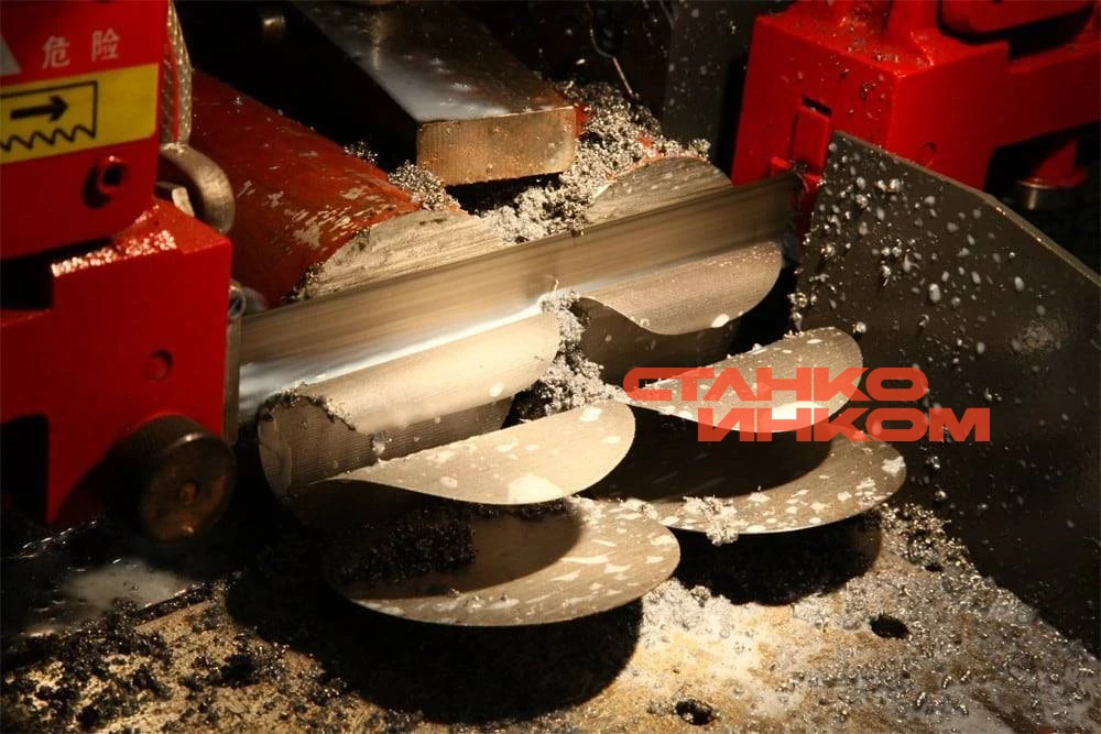 Колонный полуавтоматический ленточнопильный станок IRON-CUT CH-400 Колонный полуавтоматический ленточнопильный станок IRON-CUT CH-400