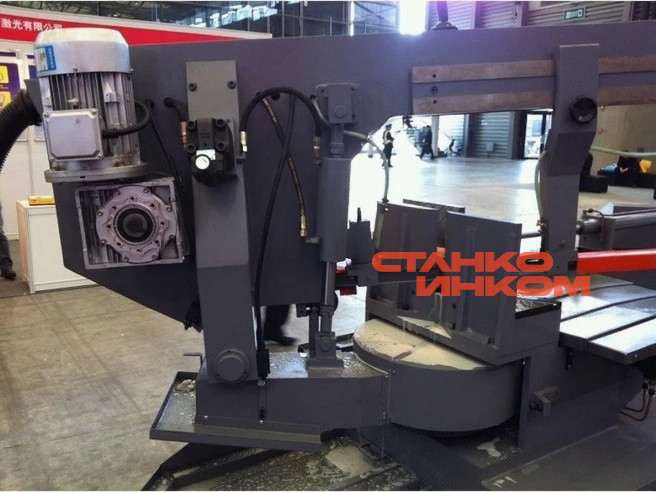 Полуавтоматический ленточнопильный станок IRON-CUT H-480S Полуавтоматический ленточнопильный станок IRON-CUT H-480S