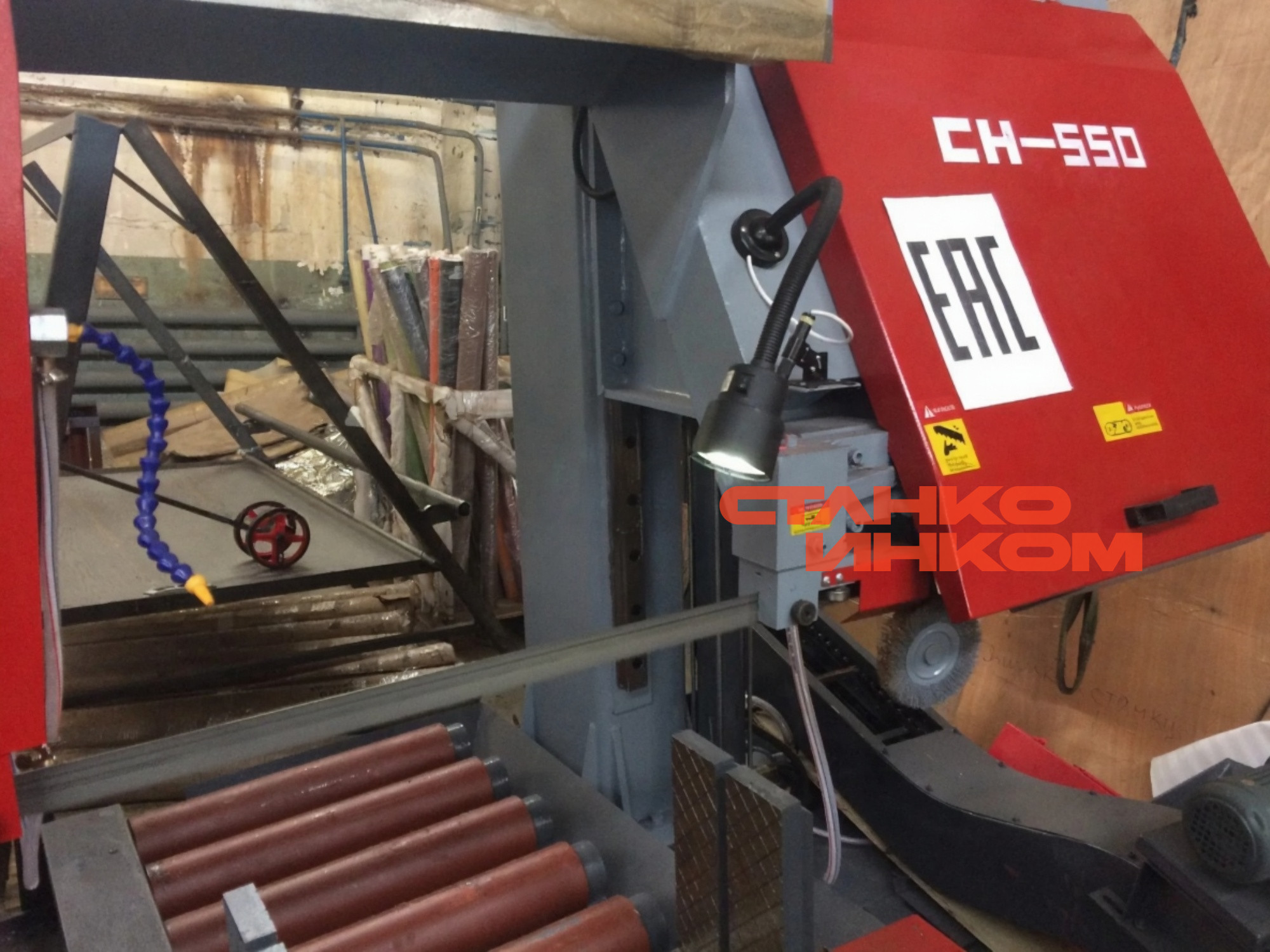 Полуавтоматический ленточнопильный станок IRON-CUT CH-550 Полуавтоматический ленточнопильный станок IRON-CUT CH-550