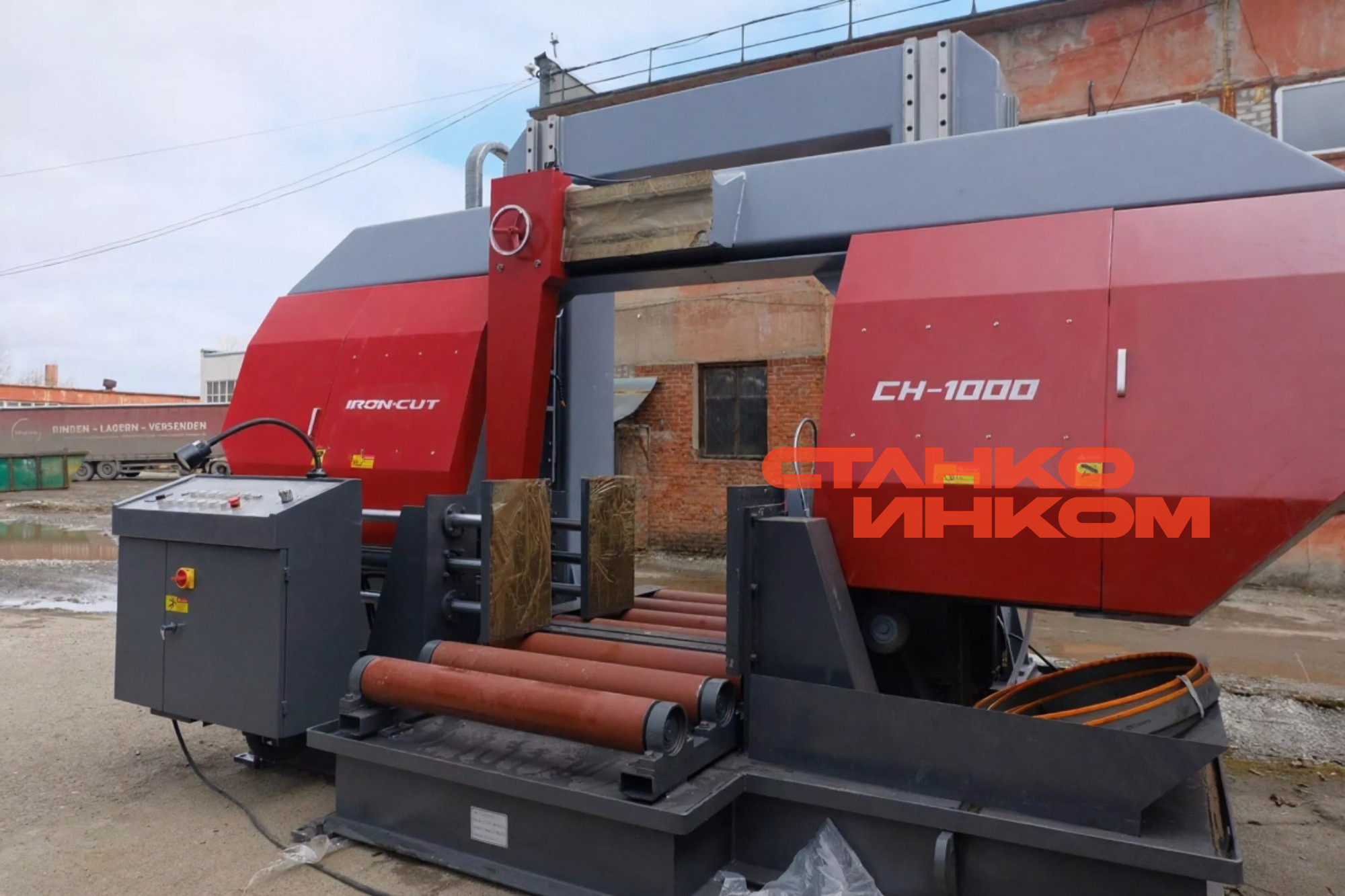 Колонный полуавтоматический ленточнопильный станок IRON-CUT CH-1000 (g42100) Колонный полуавтоматический ленточнопильный станок IRON-CUT CH-1000 (g42100)