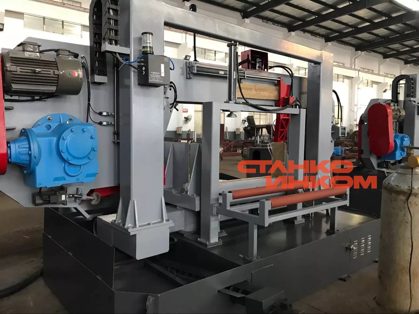 Полуавтоматический ленточнопильный станок IRON-CUT CH-650S Полуавтоматический ленточнопильный станок IRON-CUT CH-650S